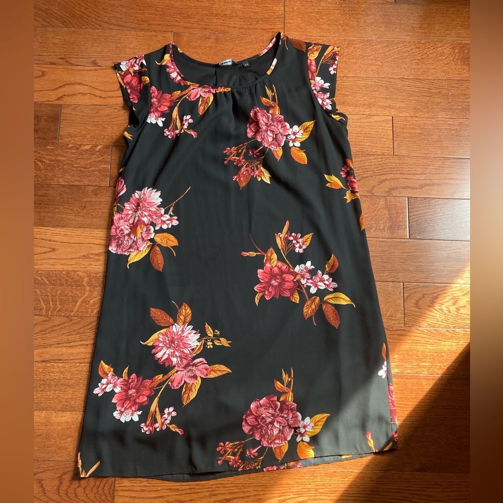 Reitmans Black Floral Shift Dress with Ruffle Cap Sleeve - Medium